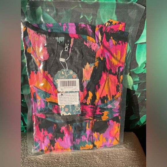 🎭🧵NEW Women's Top Size S Abstract Print V Neck Short Sleeve Tie Front Shirt - Picture 2 of 6